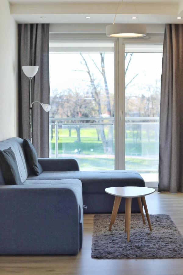 Capital Towers - Apartament Green Z Widokiem Na Rzeke เชชูฟ ภายนอก รูปภาพ