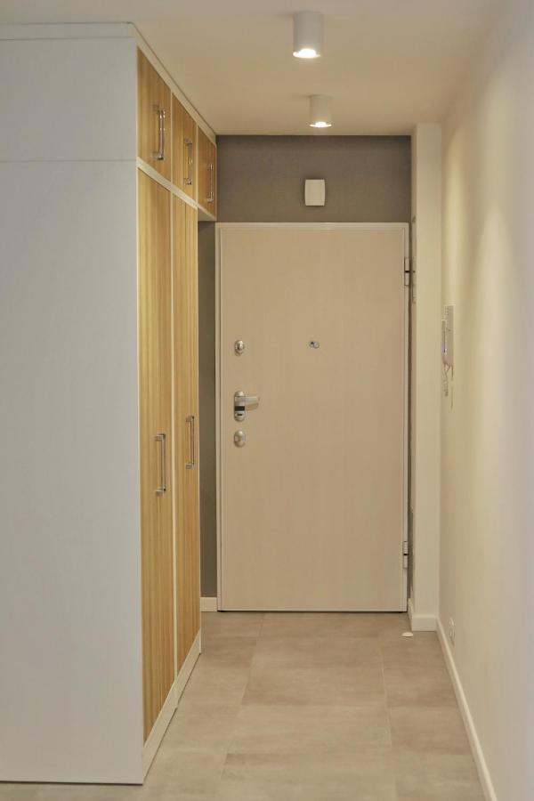 Capital Towers - Apartament Green Z Widokiem Na Rzeke เชชูฟ ภายนอก รูปภาพ