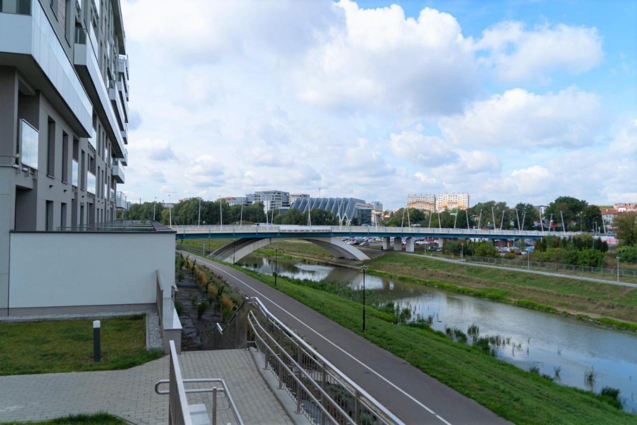 Capital Towers - Apartament Green Z Widokiem Na Rzeke เชชูฟ ภายนอก รูปภาพ